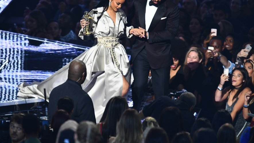Rihanna et Drake sur la scène des  des Vidéo Music Awards (VMA) le 28 août 2016 à Madison Square Garden à New York