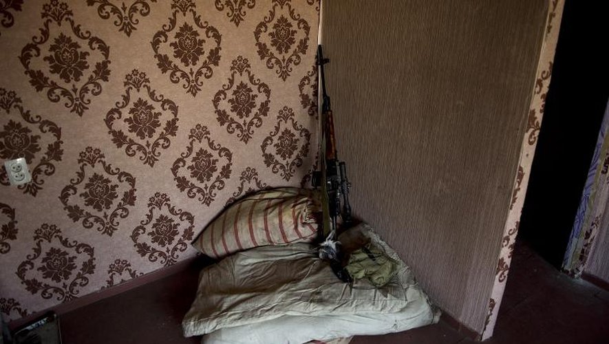 Une cache pour les rebelles prorusses qui combattent pour le contrôle de l'aéroport de Donesk, le 9 octobre 2014