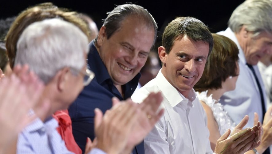 Le Premier ministre Manuel Valls (D), avec le premier secrétaire du PS Jean-Christophe Cambadelis (C), le 29 août 2016 à Colomiers