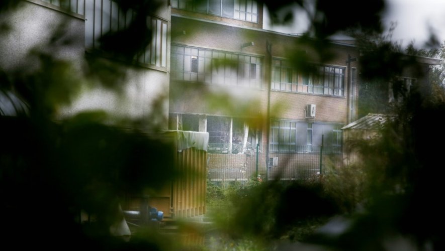 Les fenêtres  l'Institut national de criminalistique et de criminologie brisées par une explosion d'origine criminelle le 29 août 2016 à Bruxelles