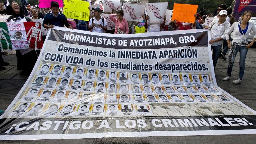 Manifestation à Mexico le 9 octobre 2014 pour demander justice dans la disparition de 43 étudiants à Iguala, dans l'Etat de Guerrero, au Mexique