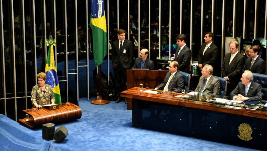 Dilma Rousseff (g), le 29 août 2016 devant le Sénat à Brasilia