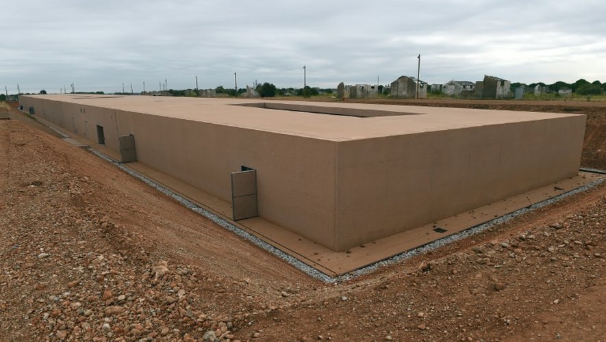 Le mémorial du camp de Rivesaltes, photographié le 5 octobre 2015, n'a aucune fenêtre donnant sur l'extérieur