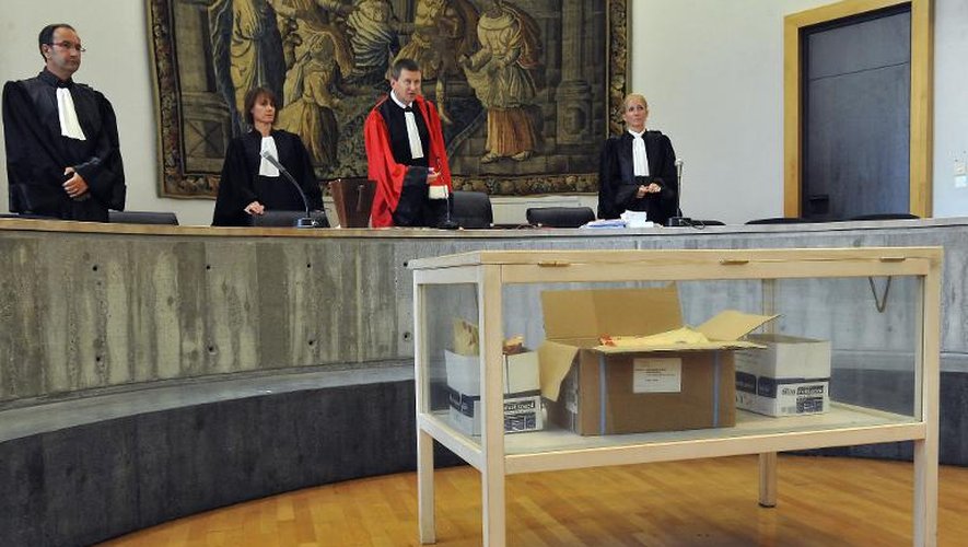 Le président du tribunal de la cour d'assises de Riom, Noël Picco (c) à l'ouverture du procès de Matthieu le 29 septembre 2014