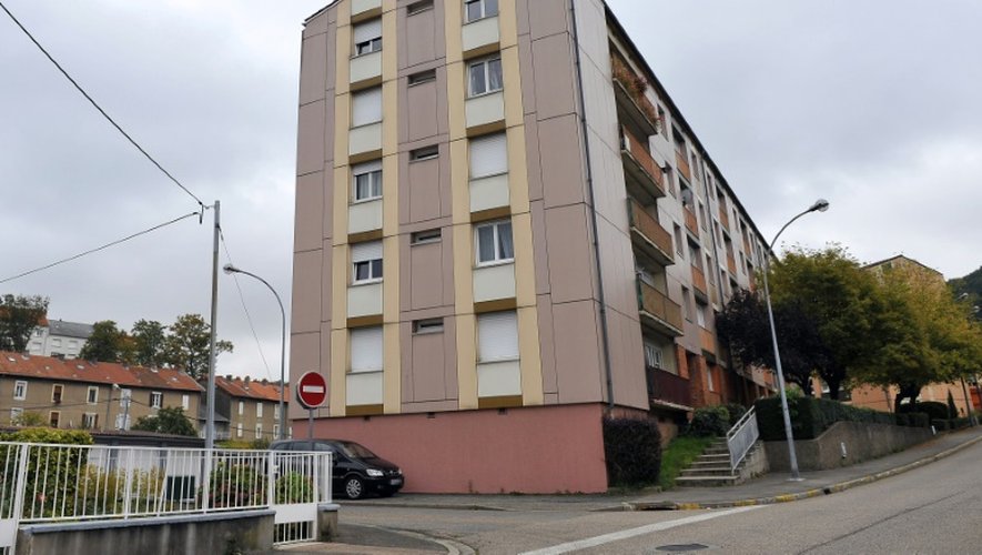 Photo prise le 16 octobre 2015 de l'immeuble où habite l'homme qui a poignardé dans la rue un garçonnet de sept ans à Joeuf (Meurthe-et-Moselle)
