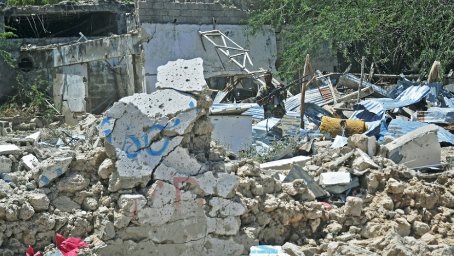 Sur le site d'un attentat-suicide, le 30 août 2016 à Mogadiscio