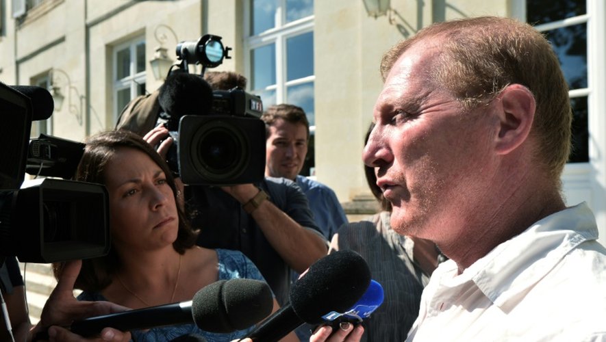 Le président de la FDSEA de Mayenne Philippe Jehan devant les journalistes à Mayenne, le 30 août 2016