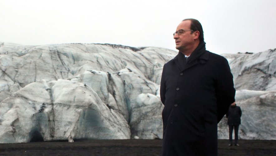 Le président François Hollande sur le glacier Solheimajokull, le 16 octobre 2015, lors d'une visite en Islande