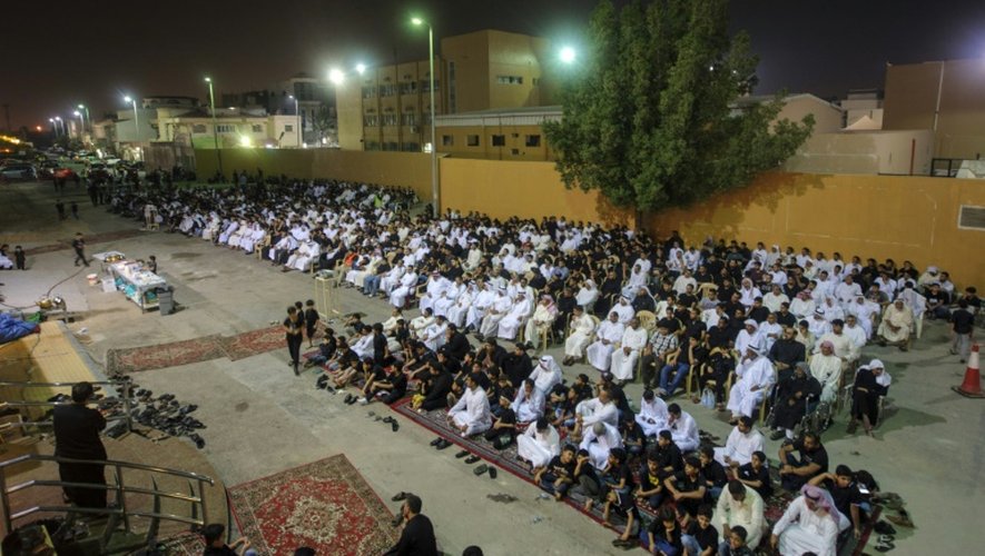 Des fidèles chiites réunis dans une husseiniyat, le 16 octobre 2015 à Qatif