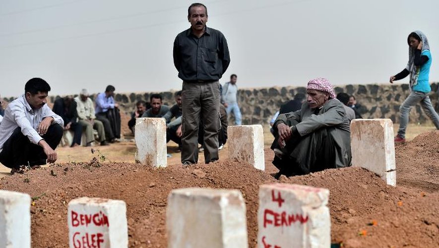 Funérailles à Suruc, le 11 octobre 2014 à la frontière syro-turque, de combattants kurdes tués dans les combats à Kobané