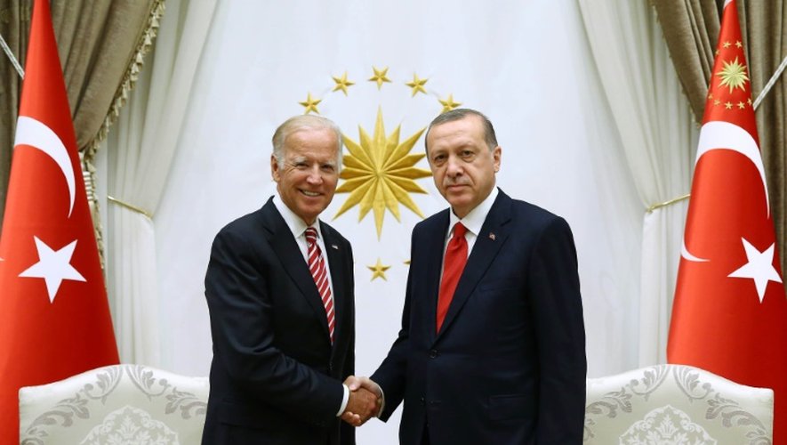 Le vice-président américain Joe Biden et le président Recep Tayyip Erdogan au palais présidentiel d'Ankara, le 24 août 2016