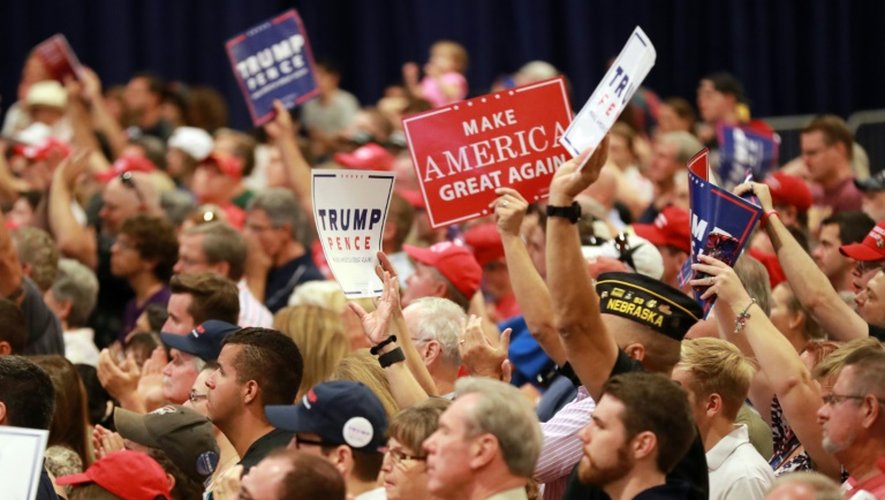 Des supporters de Donald Trump lors d'un meeting sur l'immigration clandestine, le 31 août 2016 à Phoenix, en Arizona