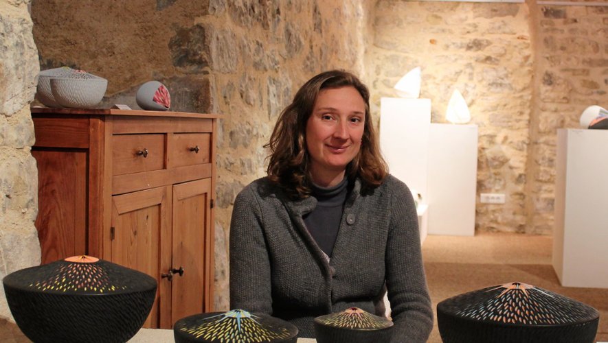 Agathe Thuillier de la galerie Sépia qui a fêté ses dix ans au printemps dernier, participe à la biennale de la céramique.