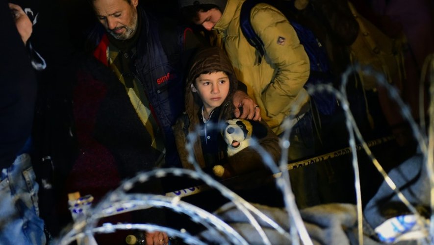 Des migrants à la frontière entre Hongrie et Croatie, à Zakany le 16 octobre 2015