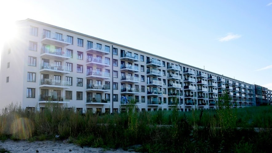 Un des blocs du complexe nazi de Prora transformé en résidence privée, le 17 août 2016 près de Binz, sur l'île de Rügen dans la Baltique