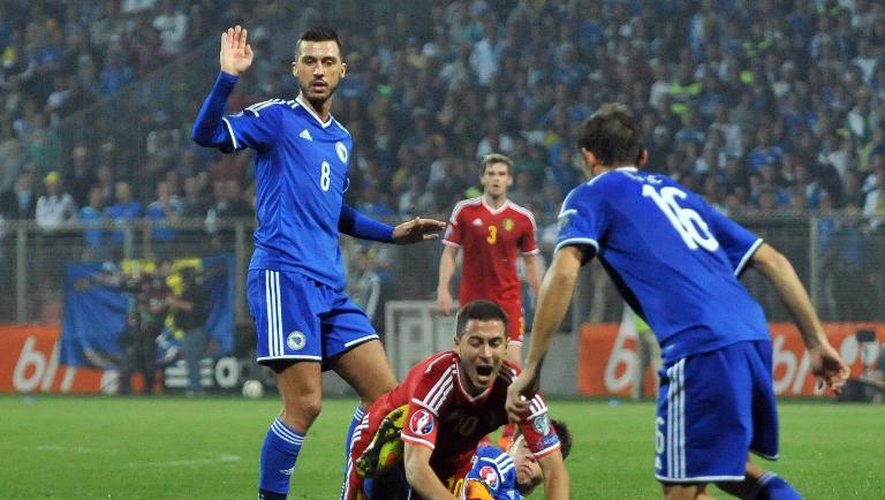 La star belge Eden Hazard (c) et la Belgique ont été tenus en échec par la Bosnie en qualification pour l'EURO-2016, le 13 octobre 2014 à Zilina