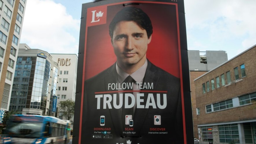 Une affiche électorale du dirigeant du Parti libéral canadien Justin Trudeau, dans une rue de Montréal, le 17 octobre 2015