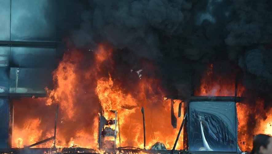 Un bâtiment officiel incendié le 13 octobre 2014  à Chilpancingo par des manifestants