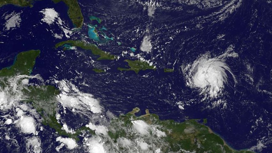 Photo satellite du cyclône Gonzalo au dessus des îles Leeward dans l'Atlantique