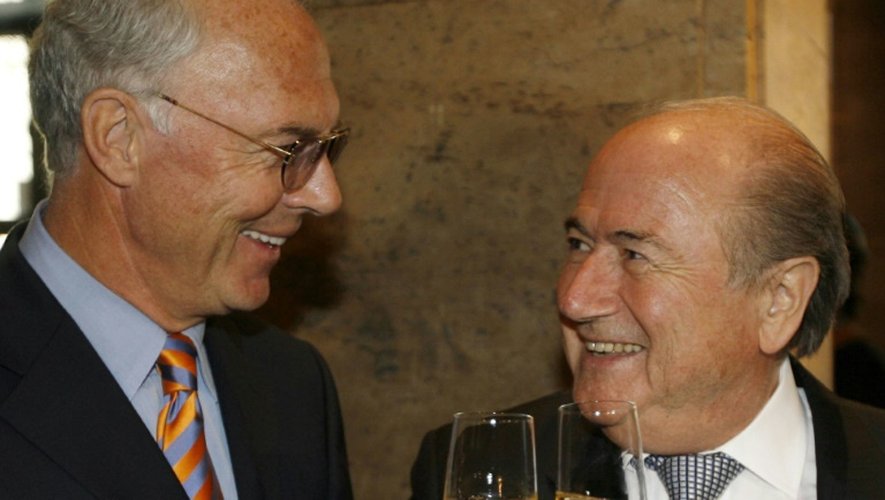 Franz Beckenbauer avec Joseph Blatter, alors président de la Fifa, le 29 juin 2006 à Berlin
