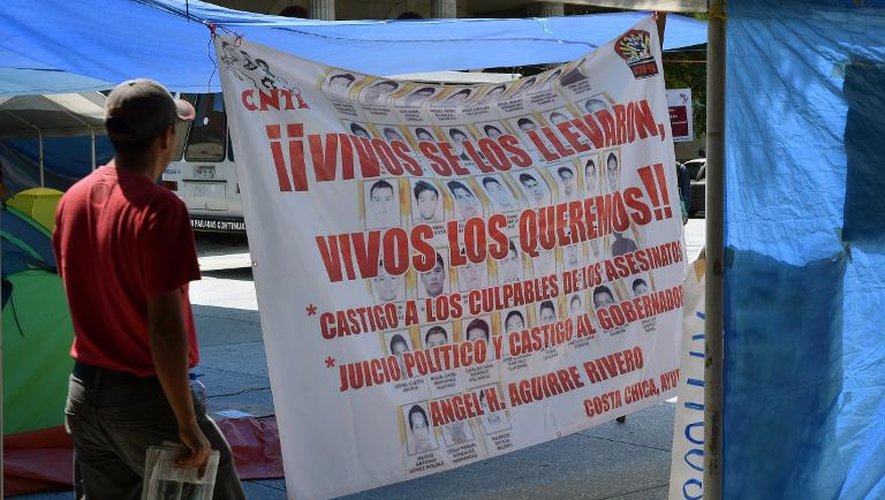 Une tente montée par des élèves-enseignants à Chilpancingo le 14 octobre 2014, pour réclamer la vérité sur la disparition de 43 d'entre-eux