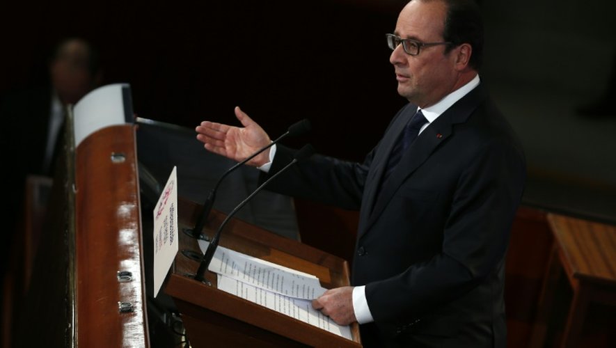 Le président François Hollande s'exprime lors de la conférence sociale à Paris, le 19 octobre 2015