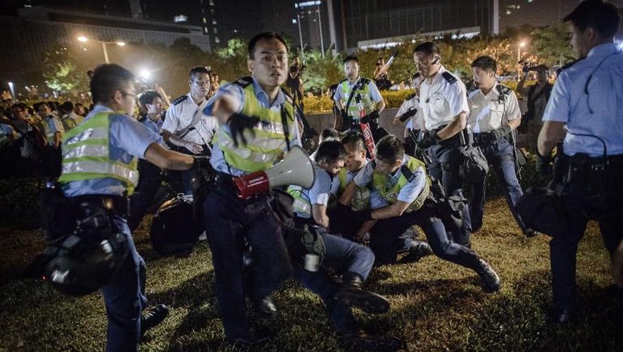 Arrestation d'un manifestant prodémocratie le 14 octobre 2014 à Hong Kong