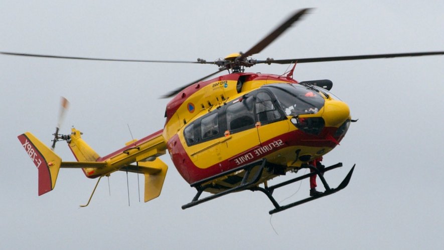 L'homme a été secouru par les sapeurs-pompiers avec le concours d'un hélicoptère de la Sécurité civile.