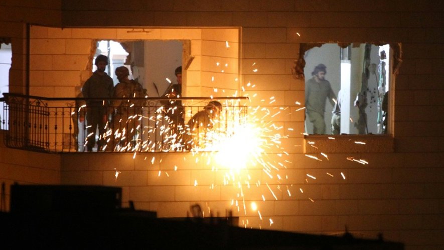 Les soldats israéliens détruisent le 20 octobre 2015 l'appartement d'un Palestinien qui avait tué une Israélienne fin 2014 à Hébron