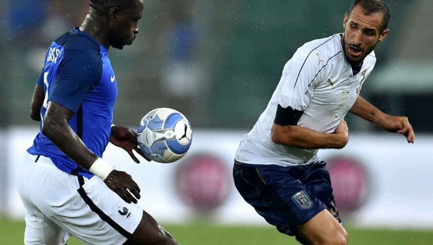 Moussa Sissoko et Giorgio Chiellini lors du match Italie-France à Bari
