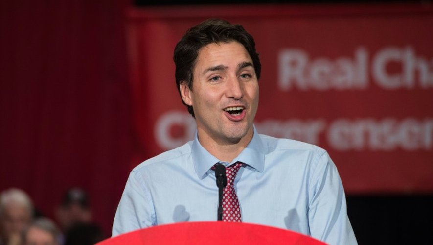 Le leader du parti libéral canadien Justin Trudeau s'adresse à ses partisans après sa victoire le 20 octobre 2015 à Ottawa