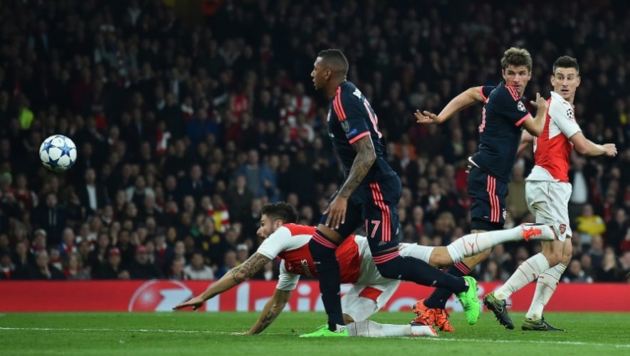 L'attaquant d'Arsenal Olivier Giroud inscrit un but contre le Bayern Munich, le 20 octobre 2015 à l'Emirates Stadium