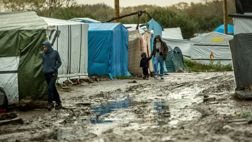 Des migrants le 21 octobre 2015 dans la "jungle" à Calais