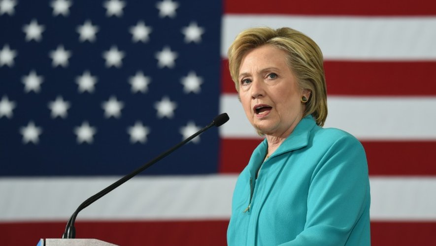 La candidate démocrate Hillary est une nouvelle fois rattrapée par la controverse sur ses emails, qui empoisonne sa campagne