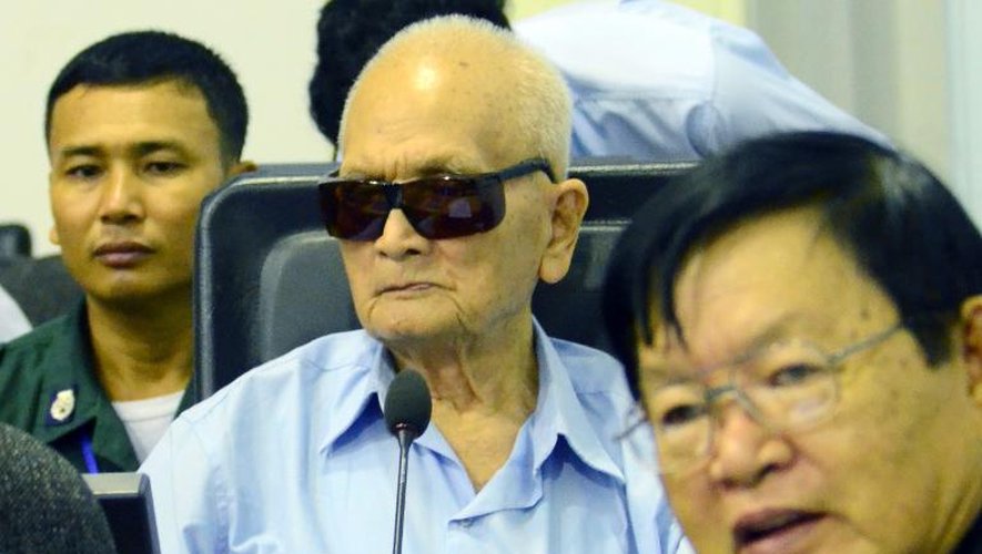 L'idéologue du régime khmer rouge, Nuon Chea (c), 88 ans, au tribunal de Phnom Penh, le 17 octobre 2014 au Cambodge