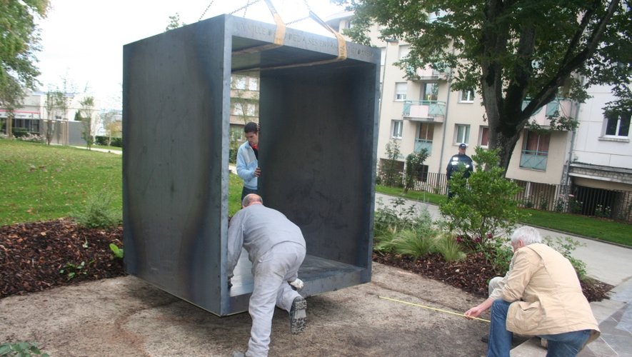 Rodez : un socle de corten pour le monument aux morts