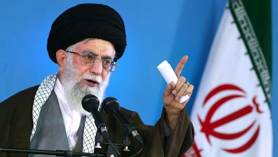 Photo officielle datant du 6 mai 2015 de l'ayatollah Ali Khamenei, à Téhéran
