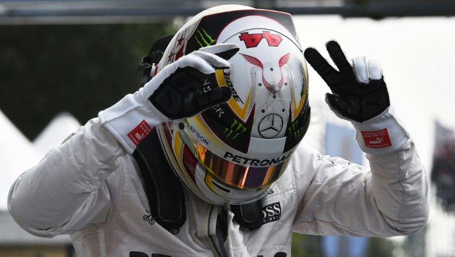 Le pilote Mercedes-AMG Lewis Hamilton après avoir assuré la pole du GP d'Italie sur l'Autodrome de Monza, le 3 septembre 2016