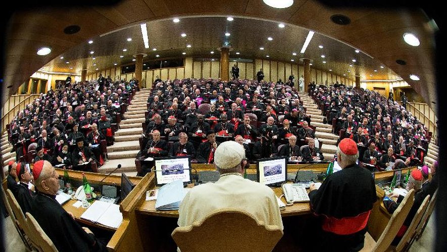 Le pape François préside un synode extraordinaire au Vatican le 6 octobre 2014