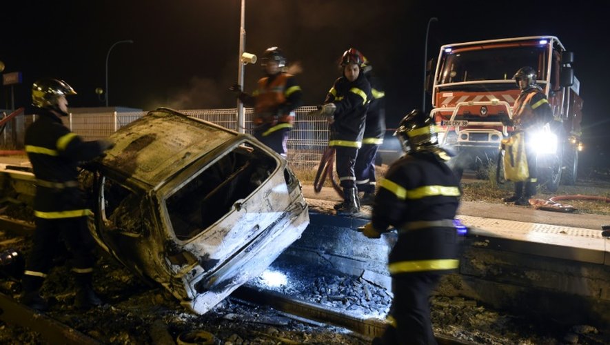 Véhicule incendié sur la voie ferrée le 20 octobre 2015 à Moirans près de Grenoble