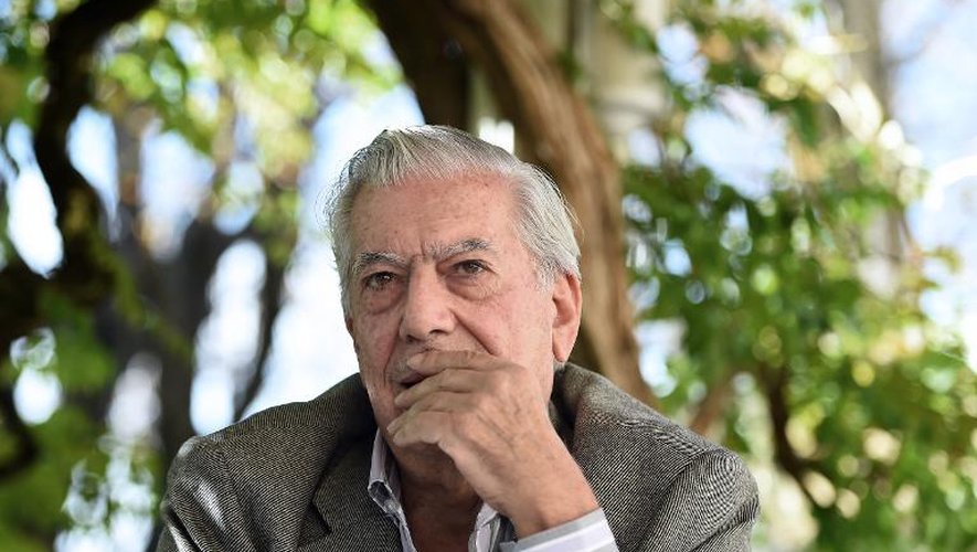 L'écrivain péruvien, Prix Nobel de littérature 2010, Mario Vargas Llosa le 17 octobre 2014 à Aix-en-Provence, après une conférence de presse à l'occasion de la Fête du Livre dont il est l'invité d'honneur