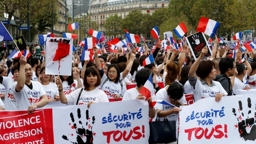 Des membres de la communauté chinoise manifestent pour réclamer "la sécurité pour tous" et dénoncer le "racisme anti-asiatique", le 4 septembre 2016 à Paris