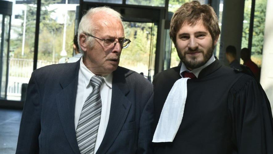 Michel Due, une des victimes du Mediator, et son avocat Charles-Joseph-Oudin, le 10 septembre 2015 au tribunal de Nanterre