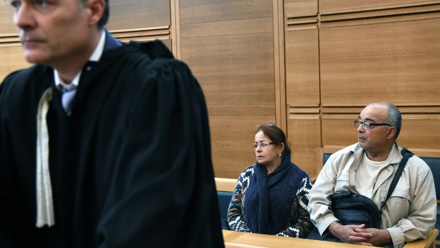 Les parents d'une des victimes de Patrick Salameh, Zoulihka et Mohamed Saiah et leur avocat Victor Gioi lors du procès le 12 octorbre 2015 à Aix-en-Provence