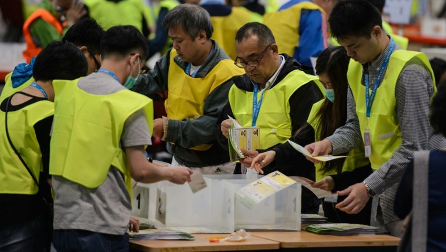 Décompte des bulletins de vote lors des législatives à Hong Kong, le 5 septembre 2016