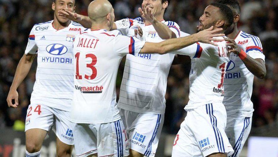 La joie des Lyonnais après le 2e but de Yoann Gourcuff face à Montpellier, le 19 octobre 2014 à Gerland