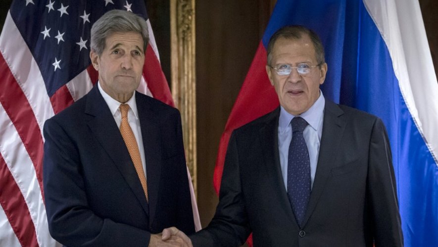 Le secrétaire d'Etat américain John Kerry et le ministre russe des Affaires étrangères Sergueï Lavrov, le 23 octobre 2015 à Vienne