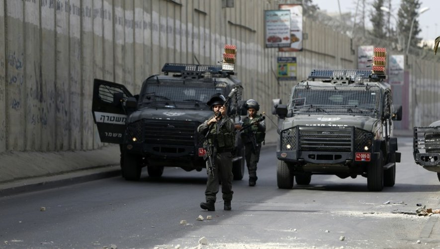 Des soldats israéliens lors de heurts avec des Palestiniens à al-Ram, entre Jérusalem et Ramallah, le 22 octobre 2015
