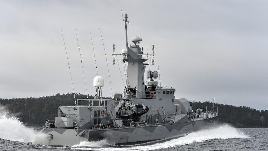 Une corvette suédoise patrouille dans l'archipel de Stockholm, le 20 octobre 2014