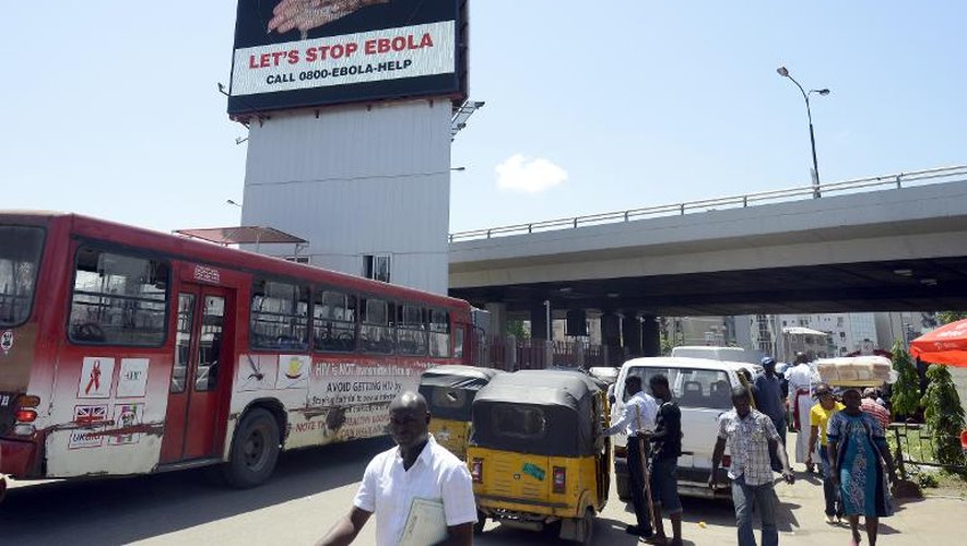 Un panneau d'information sur les mesures à respecter contre le virus Ebola, le 20 octobre 2014 à Lagos, au Nigeria